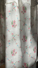 Load image into Gallery viewer, Beautiful 1970’s Vintage Rose Print and Lace Dress
