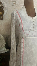 Load image into Gallery viewer, Pretty 1970’s Vintage Rose Print and Lace Dress
