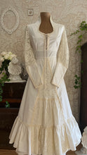 Load image into Gallery viewer, Amazing Larger Size 1970&#39;s vintage ivory poplin and crochet Gunne Sax dress
