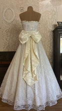 Load image into Gallery viewer, Stunning 1980’s vintage white lace Gunne Sax straplesss dress

