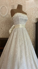 Load image into Gallery viewer, Stunning 1980’s vintage white lace Gunne Sax straplesss dress
