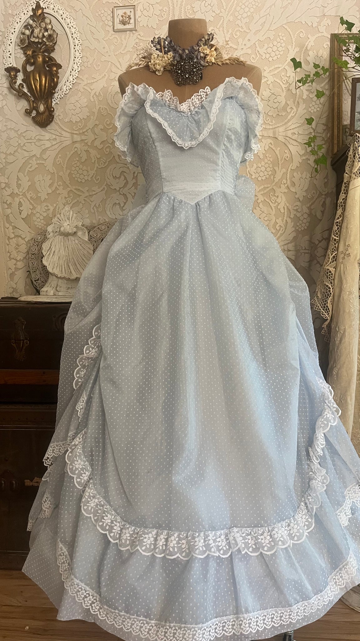 Teeny 1980's vintage Powder Blue Swiss Dot Chiffon Gunne Sax gown – Strange Vintage