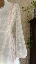 Load image into Gallery viewer, Beautiful 1970’s Vintage Rose Print and Lace Dress
