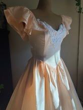 Load image into Gallery viewer, 1980’s Vintage Peach Taffeta Gunne Sax Midi Dress
