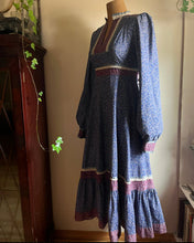 Load image into Gallery viewer, 1970’s Vintage Purple and Blue Vine Print Calico Gunne Sax dress
