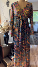 Load image into Gallery viewer, Amazing 1970’s Vintage Psychedelic Print Dressing Gown by Vanity Fair
