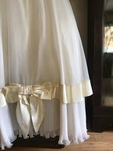 Load image into Gallery viewer, Beautiful 1970’s vintage Mike Benet Formals gown
