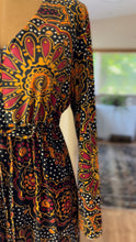 Load image into Gallery viewer, Amazing 1970’s Vintage Psychedelic Print Dressing Gown by Vanity Fair
