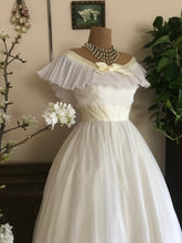 Load image into Gallery viewer, Beautiful 1970’s vintage Mike Benet Formals gown
