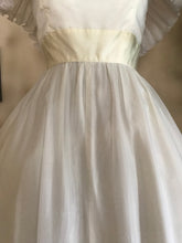 Load image into Gallery viewer, Beautiful 1970’s vintage Mike Benet Formals gown
