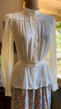 Load image into Gallery viewer, Authentic 1970&#39;s vintage cream Gunne Sax blouse
