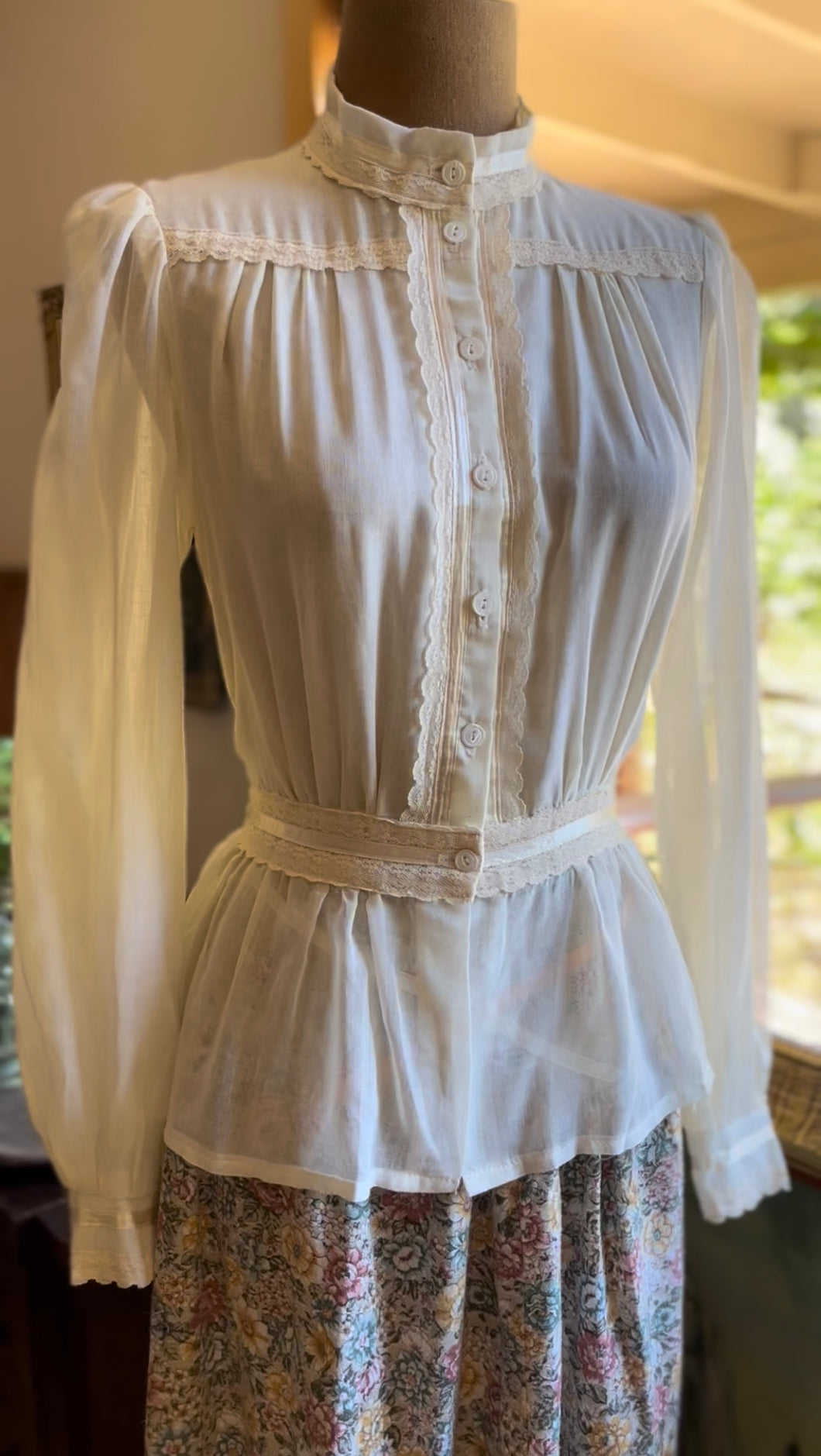 Authentic 1970's vintage cream Gunne Sax blouse
