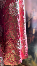 Load image into Gallery viewer, Incredible 1940’s Vintage Quilted Dressing Gown by Saybury
