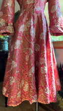 Load image into Gallery viewer, Incredible 1940’s Vintage Quilted Dressing Gown by Saybury
