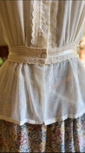 Load image into Gallery viewer, Authentic 1970&#39;s vintage cream Gunne Sax blouse
