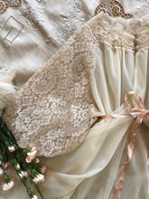 Load image into Gallery viewer, Authentic 1960’s ivory Vanity Fair robe
