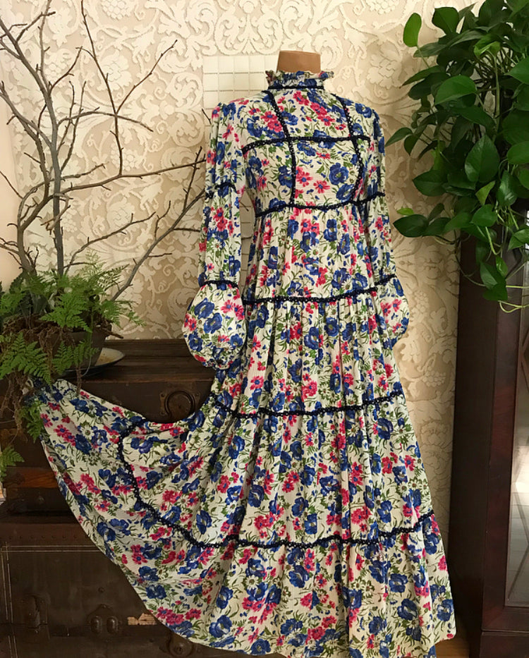 Authentic 1970’s vintage dress by Joseph Magnin