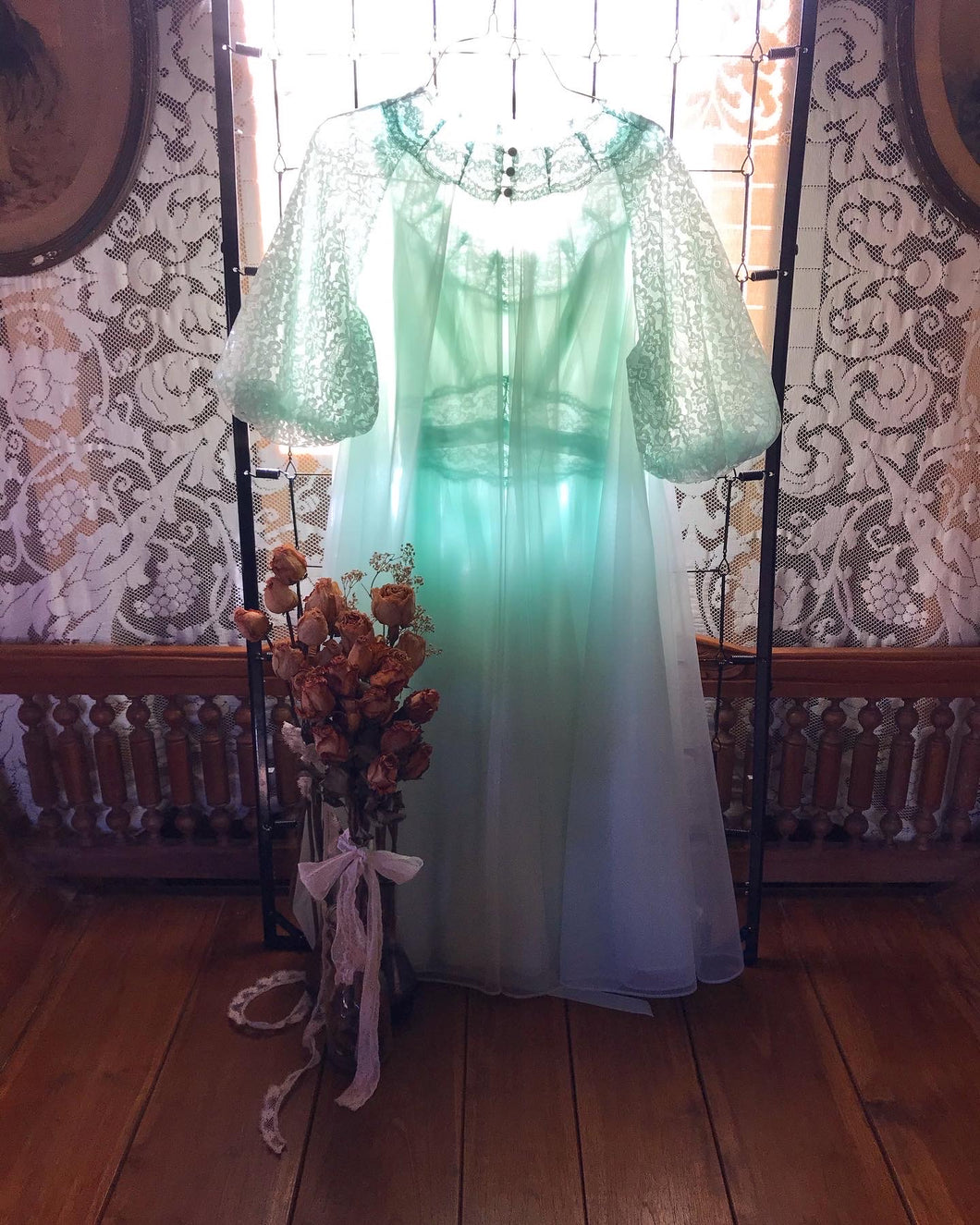 Authentic 1960’s pale mint green Vanity Fair peignoir 2 piece set
