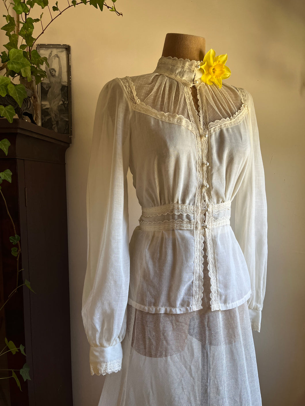 Authentic 1970's vintage ivory voile and net lace Gunne Sax blouse