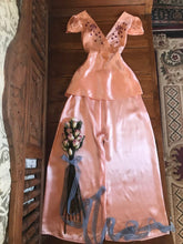 Load image into Gallery viewer, Amazing authentic 1930’s vintage peach satin beach pajama set
