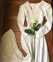 Load image into Gallery viewer, Amazing 1970&#39;s vintage poplin and crochet Gunne Sax dress
