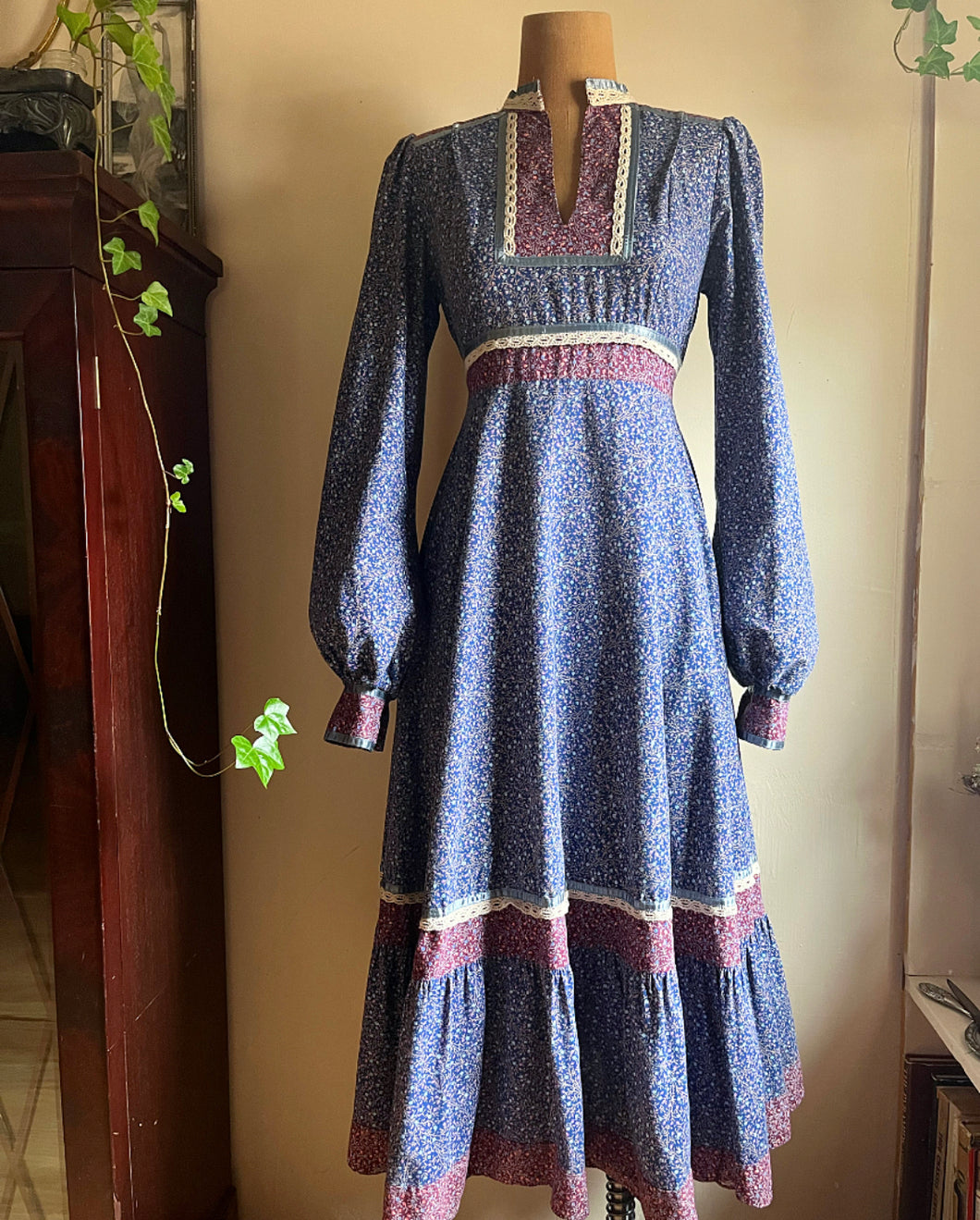 Authentic 1970’s vintage Scrolling Vines Gunne Sax dress