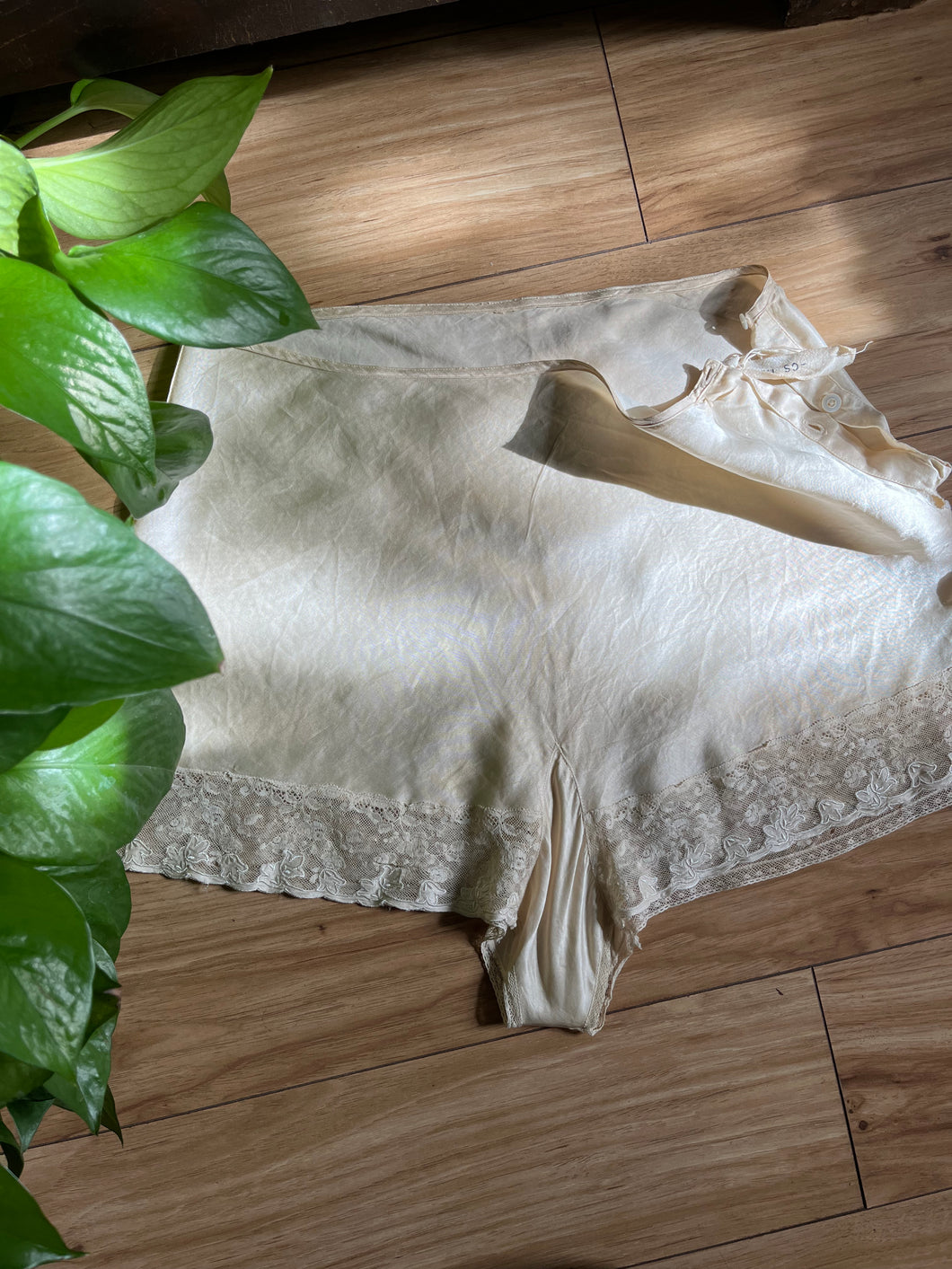 1930’s Vintage Ivory Silk and Lace Tap Panties