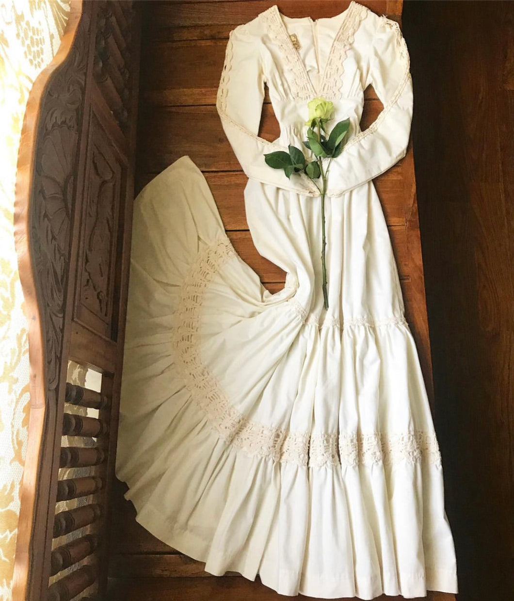 Amazing 1970's vintage poplin and crochet Gunne Sax dress