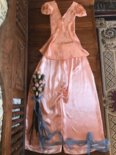 Load image into Gallery viewer, Amazing authentic 1930’s vintage peach satin beach pajama set
