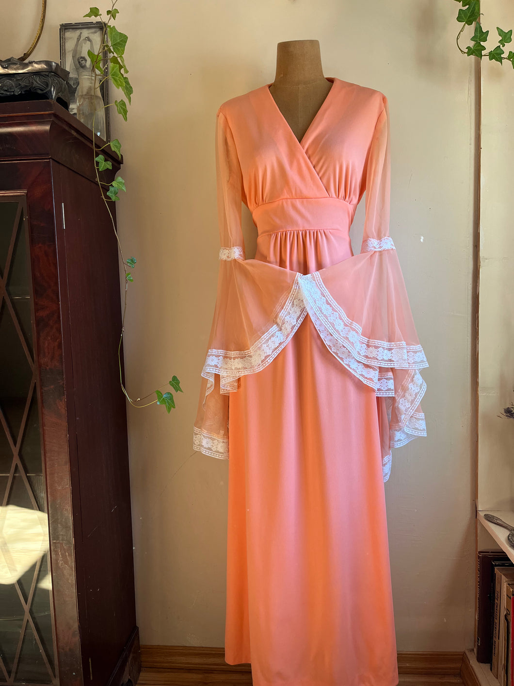 1970’s Vintage Cantaloupe Angel Sleeve Dress