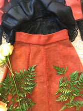 Load image into Gallery viewer, Authentic 1980’s vintage black lace Gunne Sax blouse🌿⚔️🖤⚔️🌿
