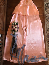 Load image into Gallery viewer, Amazing authentic 1930’s vintage peach satin beach pajama set
