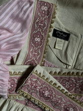 Load image into Gallery viewer, Authentic 1960&#39;s vintage Tea Rose Pink black label Gunne Sax

