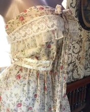 Load image into Gallery viewer, Deadstock 1970’s Vintage Floral Print Strapless Gunne Sax Dress
