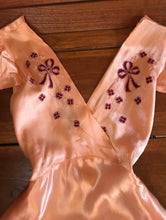 Load image into Gallery viewer, Amazing authentic 1930’s vintage peach satin beach pajama set

