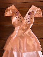 Load image into Gallery viewer, Amazing authentic 1930’s vintage peach satin beach pajama set
