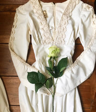 Load image into Gallery viewer, Amazing 1970&#39;s vintage poplin and crochet Gunne Sax dress
