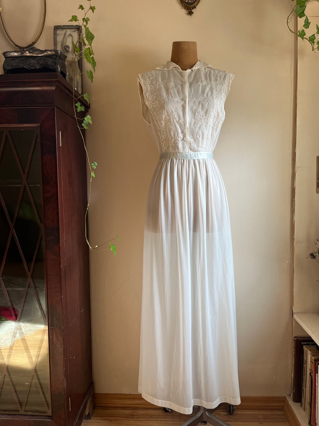 1950’s Vintage White Nylon and Eyelet Lace Nightgown by Carters