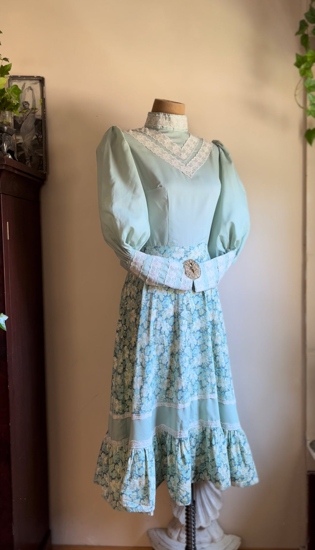 Sale~ Handmade 1970’s Vintage Sea Foam Green Calico Puff Sleeve Midi Dress
