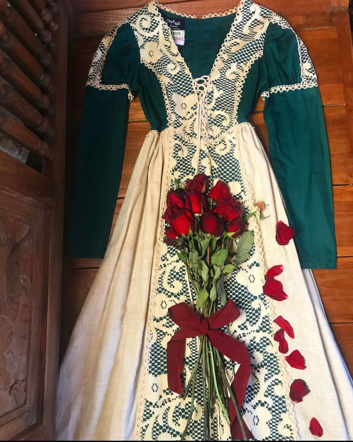 Authentic 1960's vintage Evergreen Black Label Gunne Sax Maxi Dress Strange Vintage Authentic 1960's vintage Evergreen Black Label Gunne Sax Maxi Dress Strange Vintage