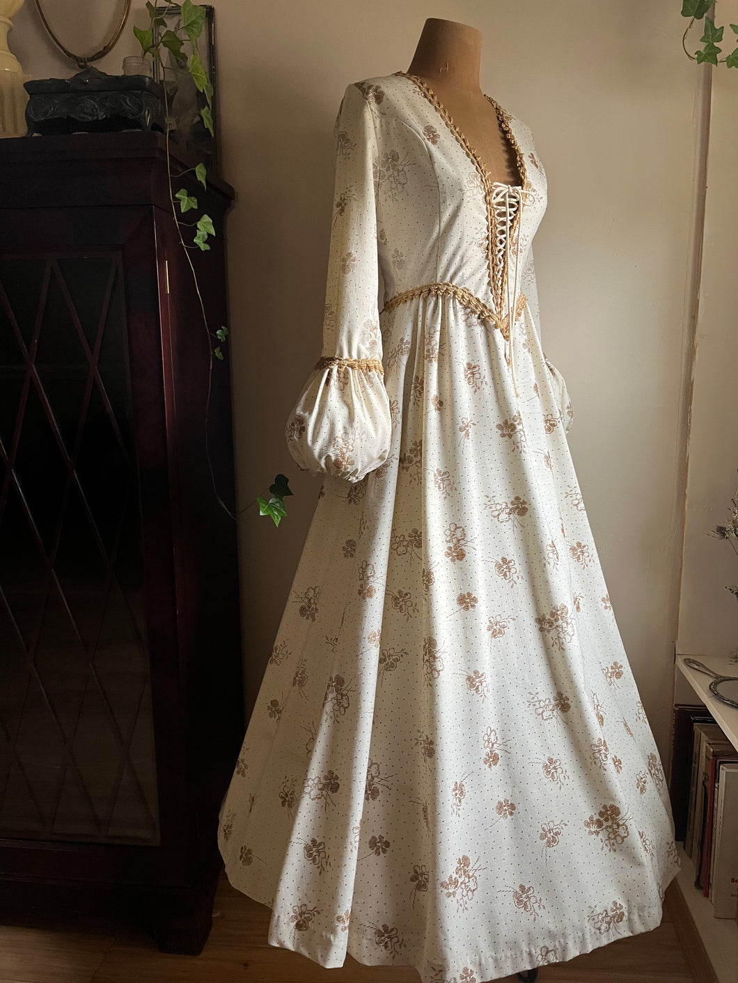 Medieval 1960's vintage Ivory Flocked Poplin black label Gunne Sax dress