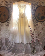 Load image into Gallery viewer, Beautiful 1940’s 1950’s vintage prairie bridal gown
