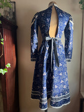Load image into Gallery viewer, Tiny Authentic 1970’s Vintage Navy Calico Gunne Sax Midi Dress

