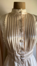 Load image into Gallery viewer, Authentic 1970&#39;s vintage Satin Gunne Sax blouse
