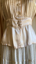 Load image into Gallery viewer, Authentic 1970&#39;s vintage Satin Gunne Sax blouse
