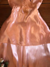 Load image into Gallery viewer, Amazing authentic 1930’s vintage peach satin beach pajama set

