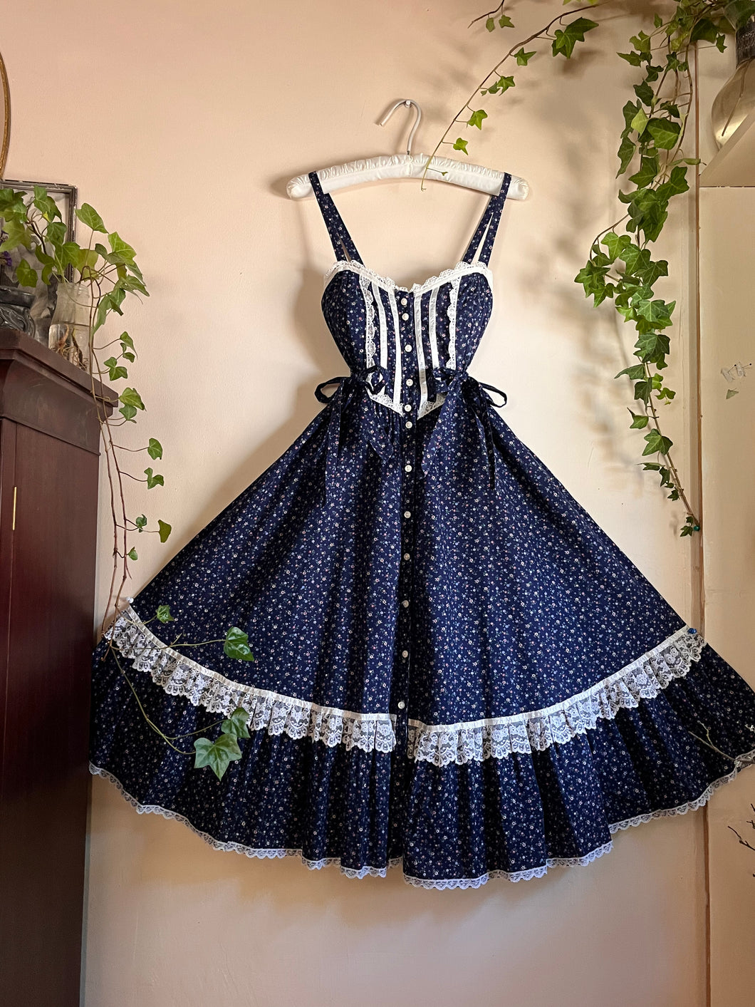 Authentic 1970’s vintage navy calico side tie Gunne Sax midi sundress