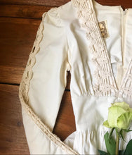 Load image into Gallery viewer, Amazing 1970&#39;s vintage poplin and crochet Gunne Sax dress
