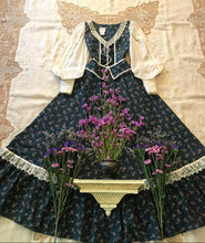 Load image into Gallery viewer, Authentic Deadstock 1970&#39;s vintage Green Calico and Velveteen Gunne Sax dress
